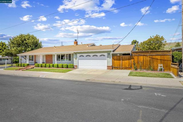 30450 Oakmont Way, Hayward CA: https://media.crmls.org/mediaz/f5758ba3-5c70-4742-baef-cacea07e6311.jpg