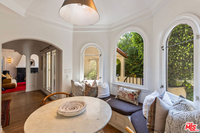724 N Spaulding Avenue, Los Angeles CA: https://media.crmls.org/mediaz/f575c411-28f7-4346-bdcd-a8986c73d32a.jpg