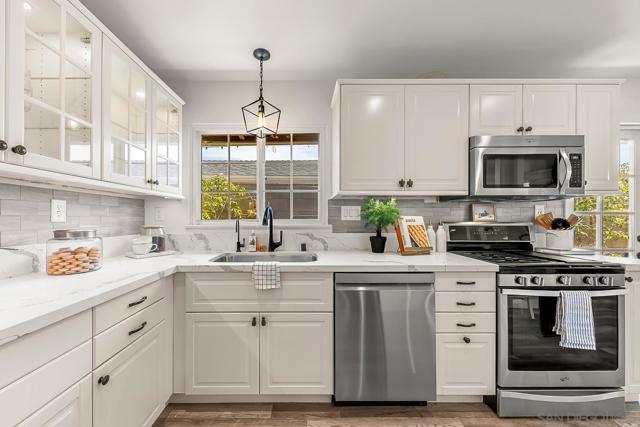 4464 Kamloop Ave, San Diego CA: https://media.crmls.org/mediaz/f575c592-15d9-4573-9558-dd7b54747cc6.jpg