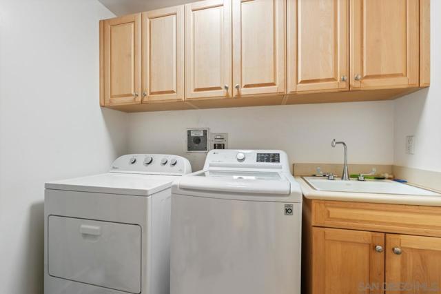 1040 Genter St, La Jolla CA: https://media.crmls.org/mediaz/f576dec5-ad2f-4cb8-9e41-f57caa3253fe.jpg