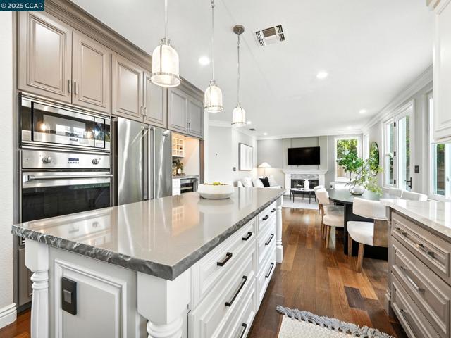 36309 Tunbridge Drive, Newark CA: https://media.crmls.org/mediaz/f576ed70-ee27-48ae-802e-8a4158ee1277.jpg