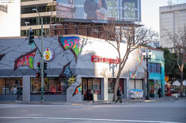 438 W Grand Ave, Oakland CA: https://media.crmls.org/mediaz/f5774402-d0ec-42c7-b90e-4680c07e964d.jpg