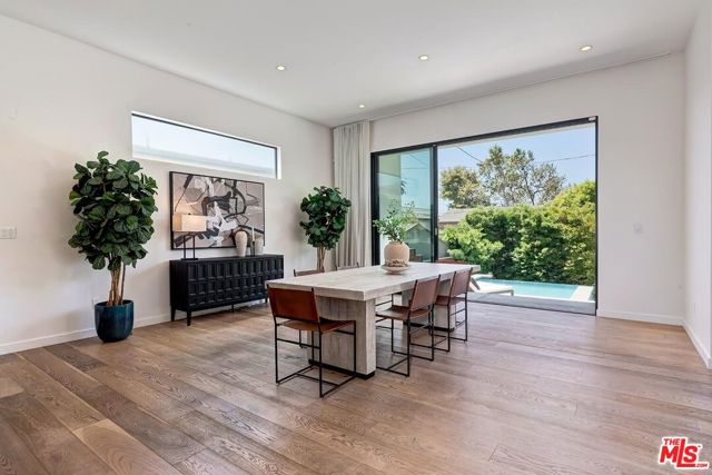3571 Colonial Avenue, Los Angeles CA: https://media.crmls.org/mediaz/f577f1b5-927e-4275-bd63-1d3bcf61f83c.jpg