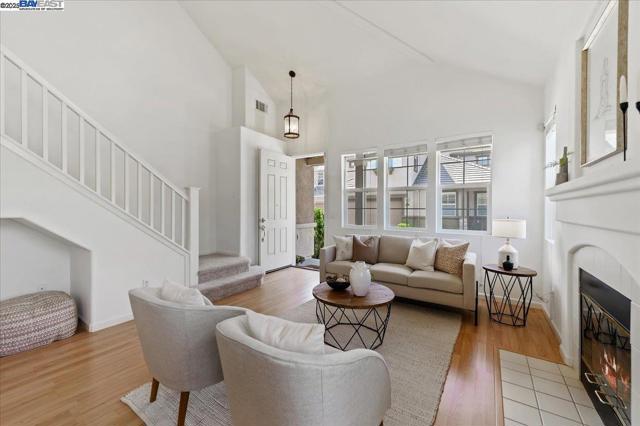 3989 Strafford Ct, Dublin CA: https://media.crmls.org/mediaz/f5786123-186d-4452-aa39-a0de770715f7.jpg
