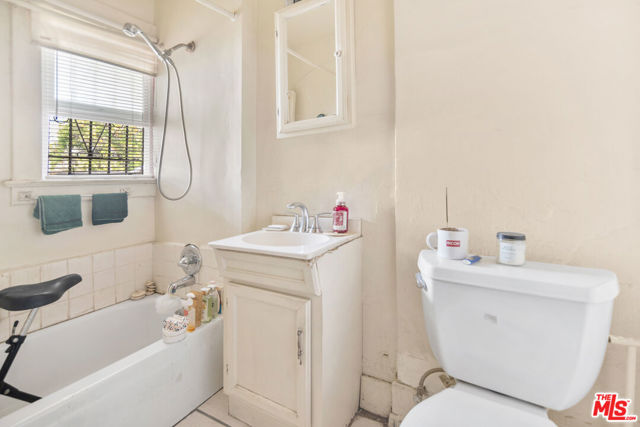 159 E 47th Street, Los Angeles CA: https://media.crmls.org/mediaz/f578eb2f-d44e-4d47-9f2f-079f07dff895.jpg