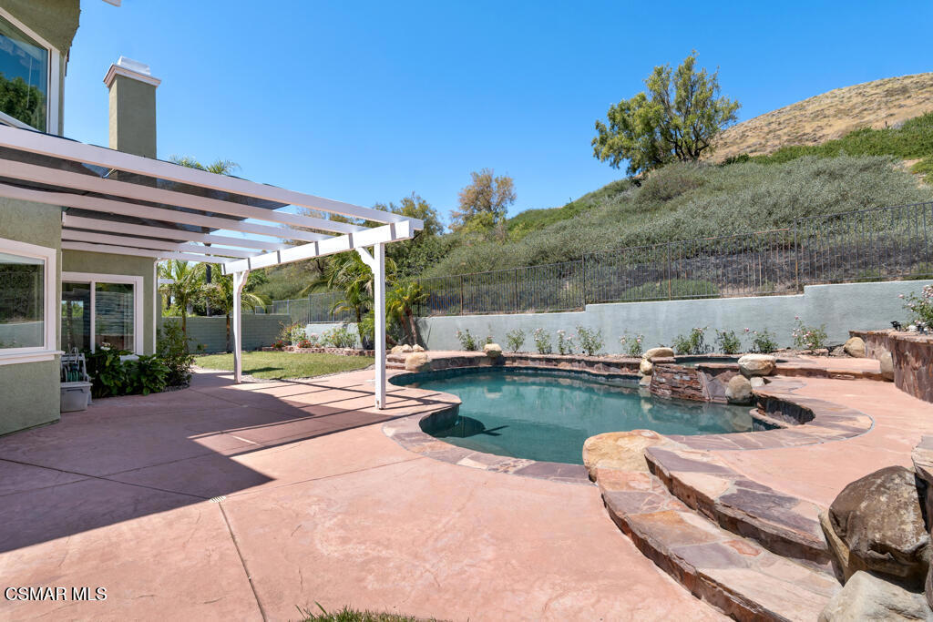 https://media.crmls.org/mediaz/f57911cf-f103-41e1-8bf7-63ad453bc068.jpg?preset=X-Large