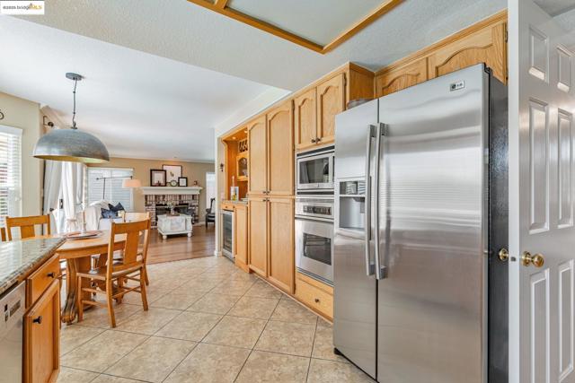 4452 Pronghorn Ct, Antioch CA: https://media.crmls.org/mediaz/f579d51f-38b2-44ba-8f31-645a7b321845.jpg