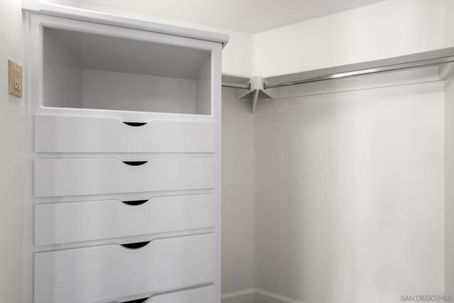 1894 Spyglass Cir, Vista CA: https://media.crmls.org/mediaz/f579e986-6b70-4e16-ad1a-7e7e29778cfc.jpg