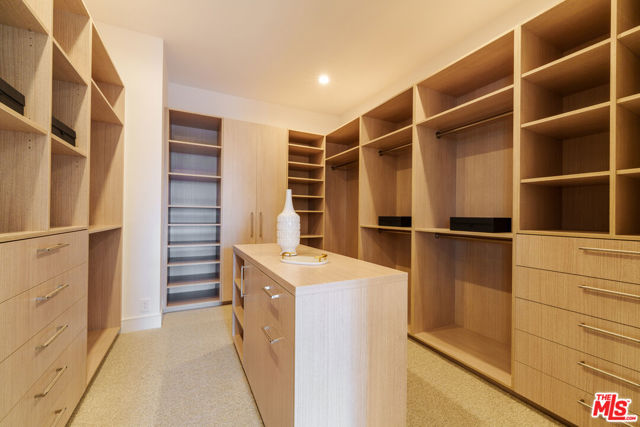 142 Union Jack Mall, Marina del Rey CA: https://media.crmls.org/mediaz/f57a0bce-516a-40f2-a521-aa51aad43e41.jpg