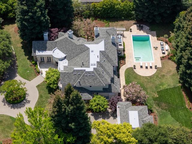 68 Almendral Avenue, Atherton CA: https://media.crmls.org/mediaz/f57afff4-df7c-4941-a522-b1d66afe5777.jpg