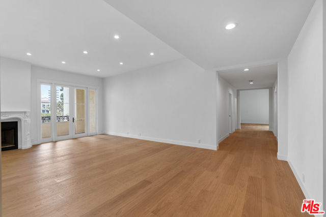 10118 Empyrean Way, Los Angeles CA: https://media.crmls.org/mediaz/f57b2fd1-b1d0-44f3-96dd-631f2070e875.jpg