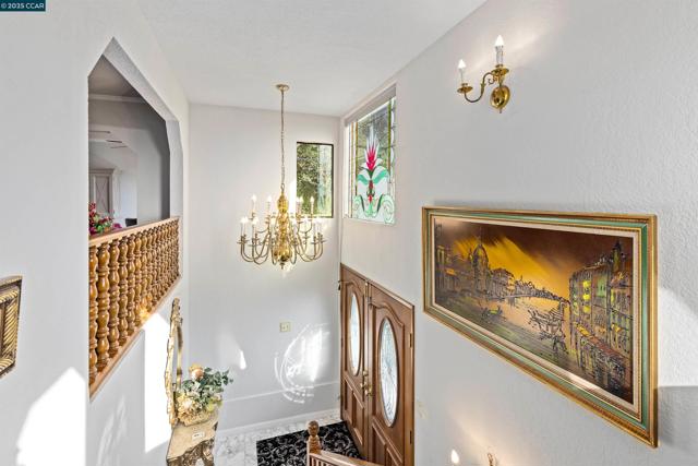 716 Gelston Pl, El Cerrito CA: https://media.crmls.org/mediaz/f57b37ab-451e-4b8d-a353-5373466a0312.jpg