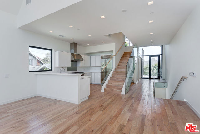 209 Hollister Avenue photo 9