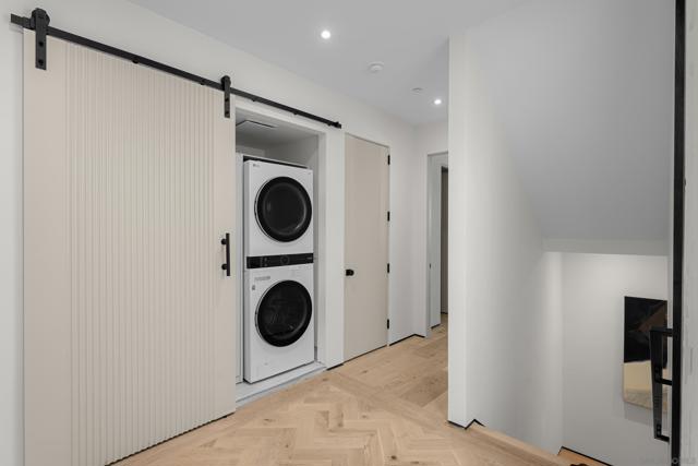 242 Playa Del Norte St, La Jolla CA: https://media.crmls.org/mediaz/f57c7175-b0fe-401f-9b59-6cb7b724c340.jpg