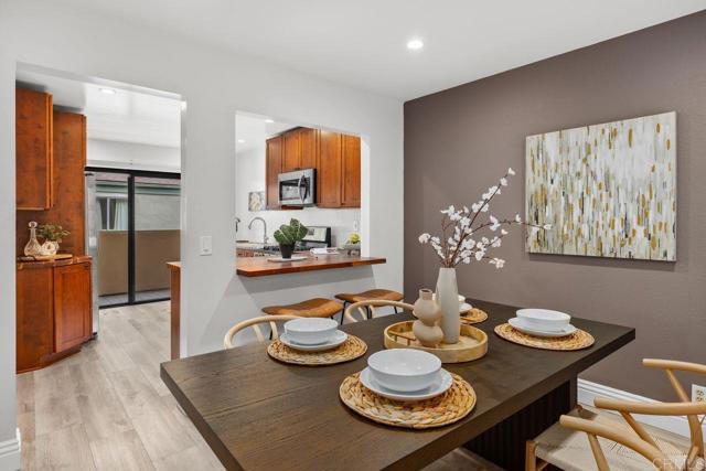 3330 Caminito Eastbluff, La Jolla CA: https://media.crmls.org/mediaz/f57cc1bd-745e-47d9-9100-a3730a0a080a.jpg