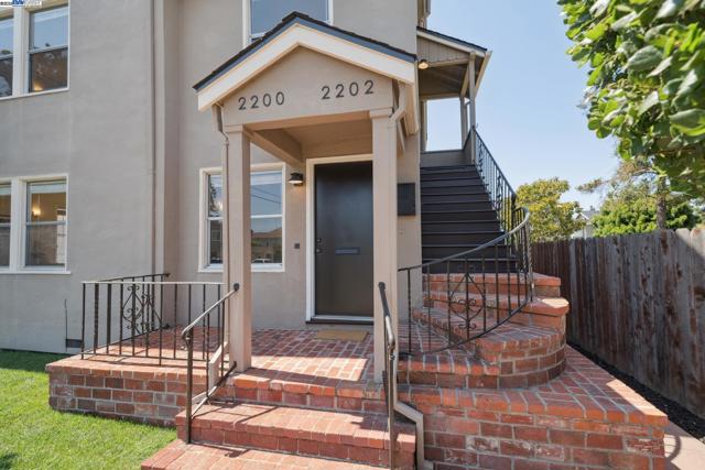 2200 Peach St, Pinole CA: https://media.crmls.org/mediaz/f57cd455-f148-4eac-bb00-bf4e59873158.jpg