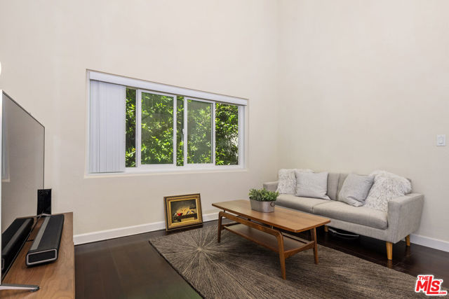 1127 15th Street, Santa Monica CA: https://media.crmls.org/mediaz/f57d115c-7c01-433e-83bb-4d5a32ac86f4.jpg