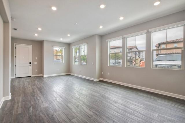 1097 Delpy View Point, Vista CA: https://media.crmls.org/mediaz/f57d3c37-2ebc-4f52-8eab-1ad505a18dc7.jpg
