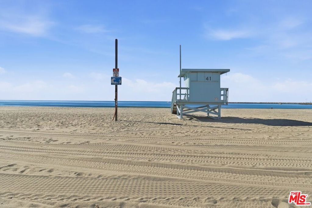 6400 Pacific Avenue #304