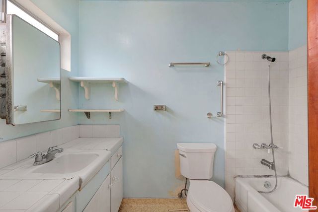 717 Marco Place, Venice CA: https://media.crmls.org/mediaz/f57d4120-4302-4adb-8f66-eb8dda468915.jpg
