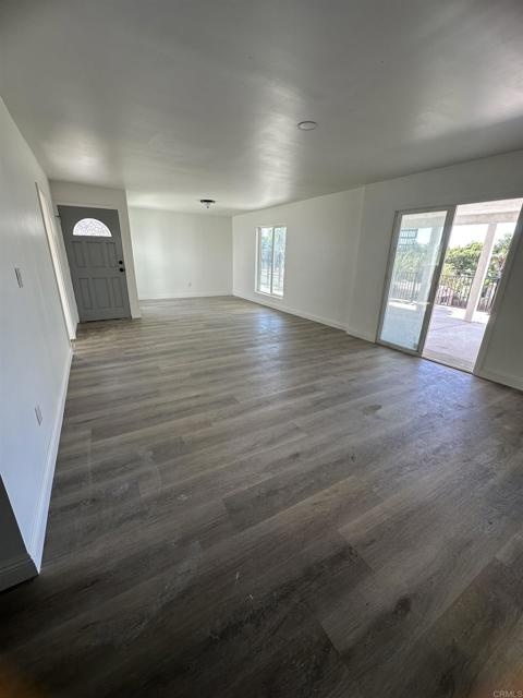 3007 Shelby Dr, National City CA: https://media.crmls.org/mediaz/f57d59c3-17d1-4a56-aaf8-ad7b34757b76.jpg