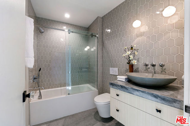 31558 Victoria Point Road, Malibu CA: https://media.crmls.org/mediaz/f57d75cc-b714-4291-bcfb-5b8b62d66aed.jpg