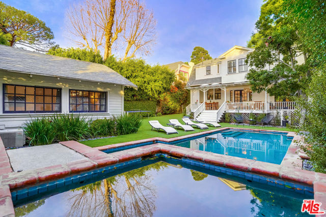 1607 N Vista Street, Los Angeles CA: https://media.crmls.org/mediaz/f57d8384-a06a-49f2-9514-f1af9fccb97a.jpg