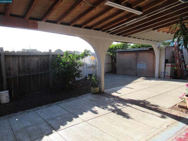 615 15Th St, Richmond CA: https://media.crmls.org/mediaz/f57eb322-0cd1-45dc-aae5-643c3fc3a8ae.jpg