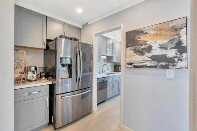 8 admiral, Emeryville CA: https://media.crmls.org/mediaz/f57ecd06-8194-4f4e-8cff-0ae6439a9ed7.jpg