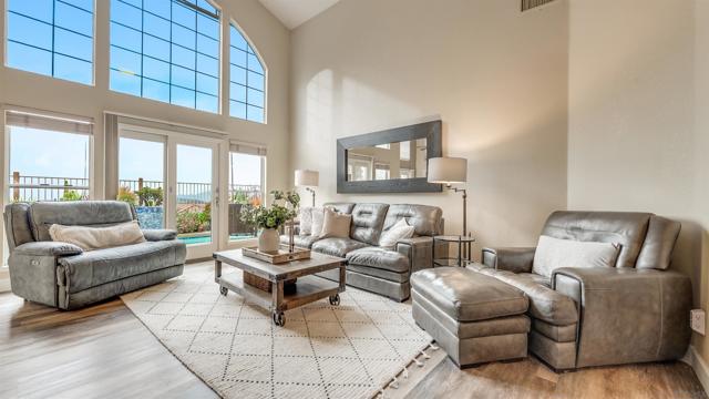2352 Rock Crest Gln, Escondido CA: https://media.crmls.org/mediaz/f58081c6-c7a1-4df9-8203-f9077c62a251.jpg