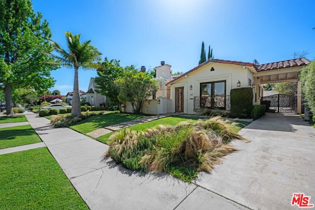 1147 S Point View Street, Los Angeles CA: https://media.crmls.org/mediaz/f58082c9-d29c-43d8-a6c8-254d96ae1a0a.jpg
