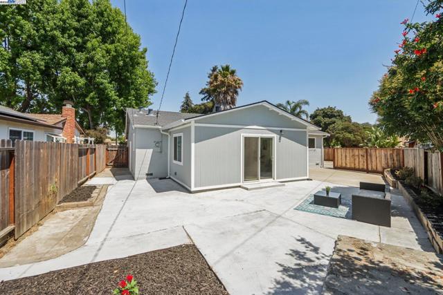 39681 Sundale Dr, Fremont CA: https://media.crmls.org/mediaz/f580d5a9-6315-4d28-b5f5-b37762c31ab0.jpg