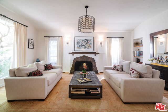 1311 Maple Street photo 4