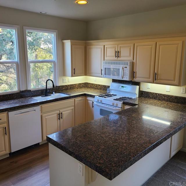 Detail Gallery Image 15 of 22 For 3006 Atherton Dr, Aptos,  CA 95003 - 3 Beds | 2/1 Baths