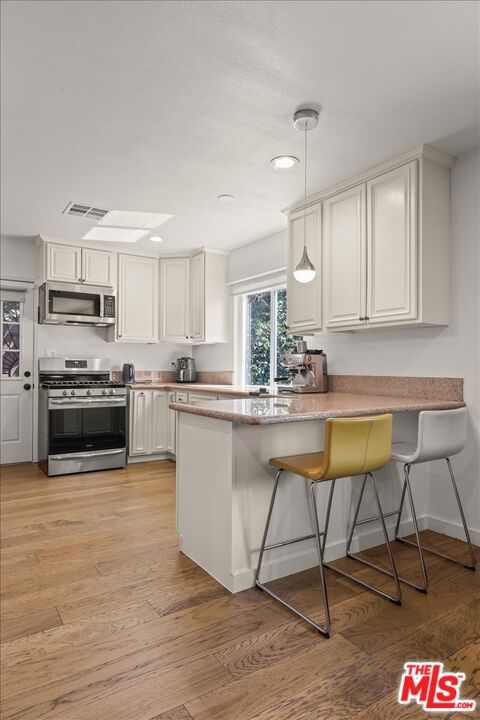 7427 Cleon Avenue, Sun Valley CA: https://media.crmls.org/mediaz/f581647a-31cd-427c-b7fc-9f0fd6dd1aa6.jpg