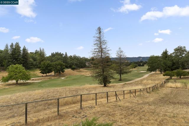 47 Bella Vista Ct, Diablo CA: https://media.crmls.org/mediaz/f5816e57-1dc7-43d7-8efc-ffc594d970e9.jpg