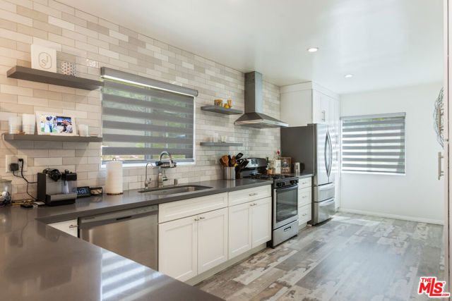 10315 Fairgrove Avenue, Tujunga CA: https://media.crmls.org/mediaz/f5817de8-337b-4bb7-b1b9-748e9d077bdd.jpg