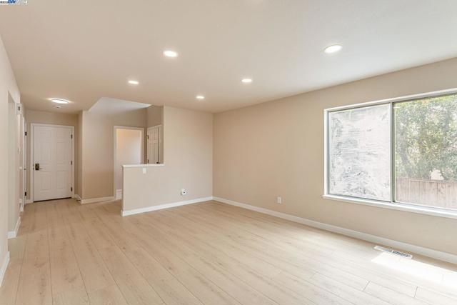 19723 Redwood Rd, Castro Valley CA: https://media.crmls.org/mediaz/f582f295-71ae-4f96-9947-57d8e6aa8ffe.jpg
