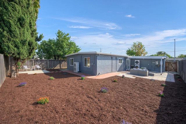 42758 Charleston Way, Fremont CA: https://media.crmls.org/mediaz/f5830aea-be68-44e3-accc-0186909c7ad5.jpg