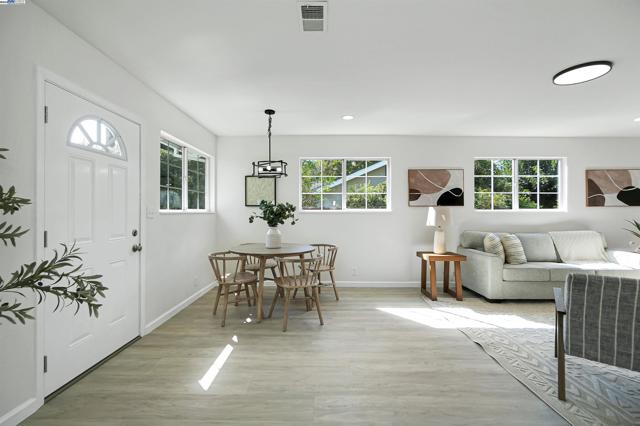 1662 Dorchester Pl, Concord CA: https://media.crmls.org/mediaz/f5833cf7-fcba-40f9-b545-19b1b9cd86df.jpg