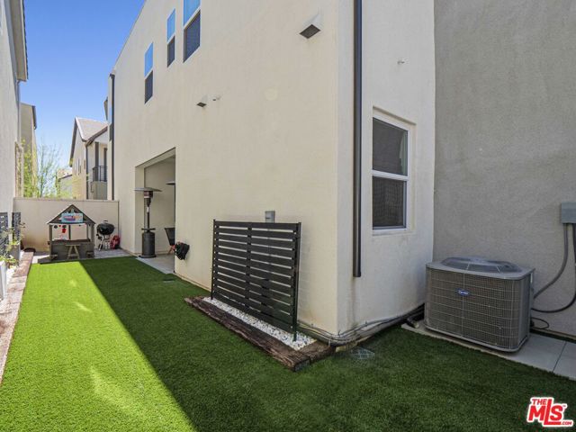 27717 Knoll View Place, Valencia CA: https://media.crmls.org/mediaz/f58385a4-e913-4653-af20-a149dda7e026.jpg