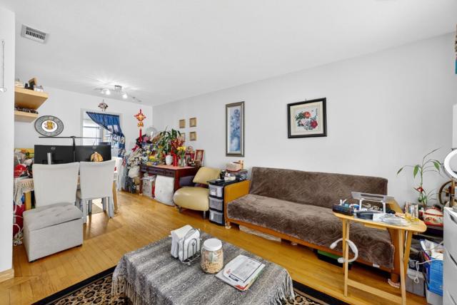 476 7th Avenue, San Francisco CA: https://media.crmls.org/mediaz/f58413e8-59e7-4aae-bf6f-644442428bab.jpg