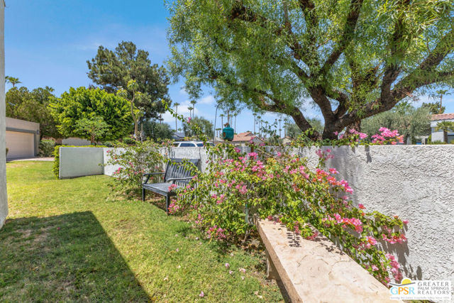 12 Santa Clara Drive, Rancho Mirage CA: https://media.crmls.org/mediaz/f5843112-8025-48f0-99e9-791b5a94de08.jpg