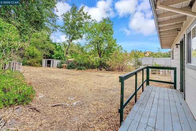 2435 Lunada Ln, Alamo CA: https://media.crmls.org/mediaz/f584b3e8-c5db-4ba7-90dc-8544fda0a0e2.jpg