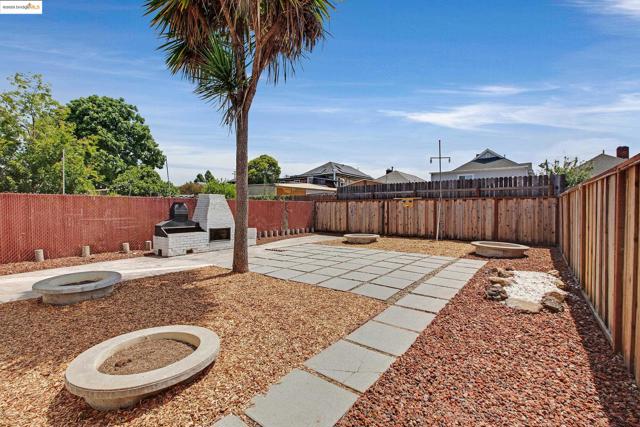 2906 Adeline St, Oakland CA: https://media.crmls.org/mediaz/f584c73f-7fba-4607-9cee-fa030cde467e.jpg
