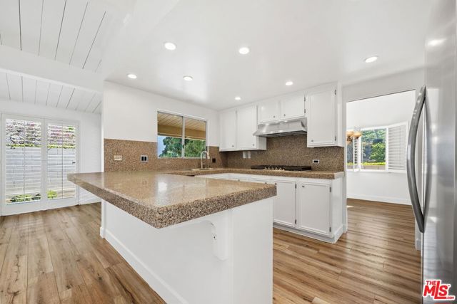 1224 El Hito Circle, Pacific Palisades CA: https://media.crmls.org/mediaz/f584dd74-f9f2-4aa2-a2f8-a7b7ba467660.jpg