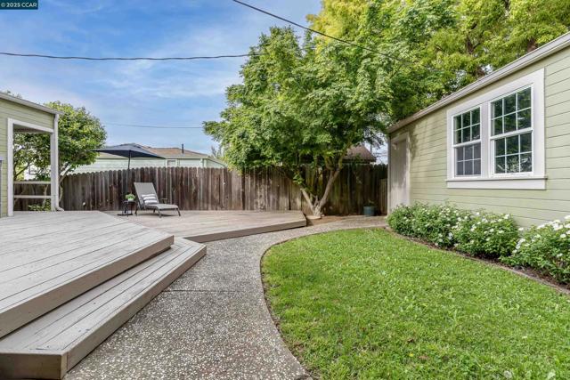 6 View St, Vallejo CA: https://media.crmls.org/mediaz/f584e671-a880-4319-a694-cd490af3631e.jpg