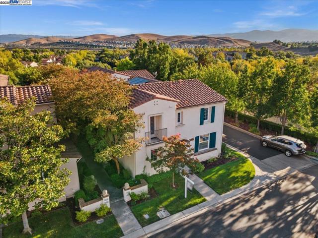 9752 Belladonna Dr, San Ramon CA: https://media.crmls.org/mediaz/f58551bb-2eed-4f18-aad7-4488c25aa7af.jpg