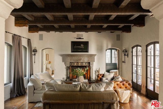 2666 Aberdeen Avenue, Los Angeles CA: https://media.crmls.org/mediaz/f5867d6e-a8f0-4992-a75a-ee96de12d444.jpg