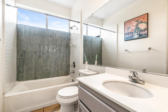 79756 Cassia Street, La Quinta CA: https://media.crmls.org/mediaz/f586beff-a69c-44c9-b1d4-041c5c7f03cd.jpg